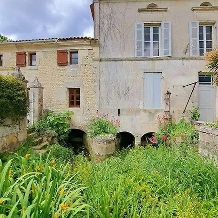 Дом отдыха Insolite Dans Un Moulin A Eau Avec Privatif Champagnac (Charente-Maritime)