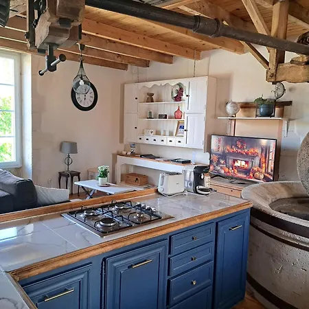 Insolite Dans Un Moulin A Eau Avec Privatif Holiday home Champagnac (Charente-Maritime)